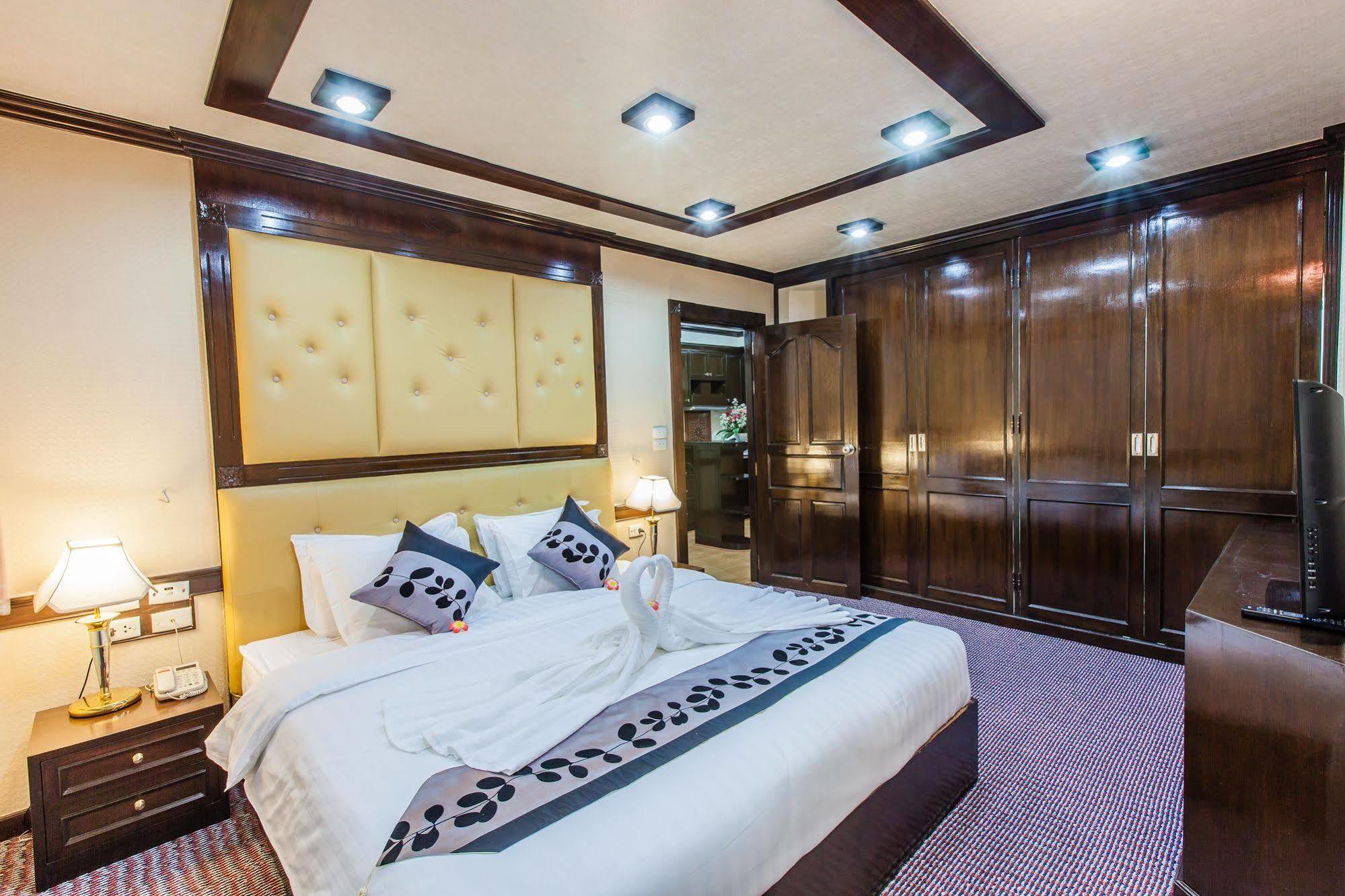 Oyo 796 Paradise Sukhumvit Hotel 방콕 외부 사진