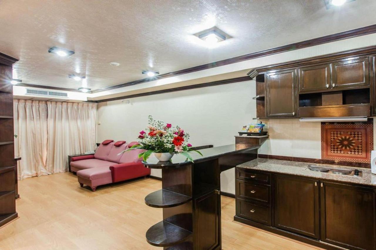 Oyo 796 Paradise Sukhumvit Hotel 방콕 외부 사진
