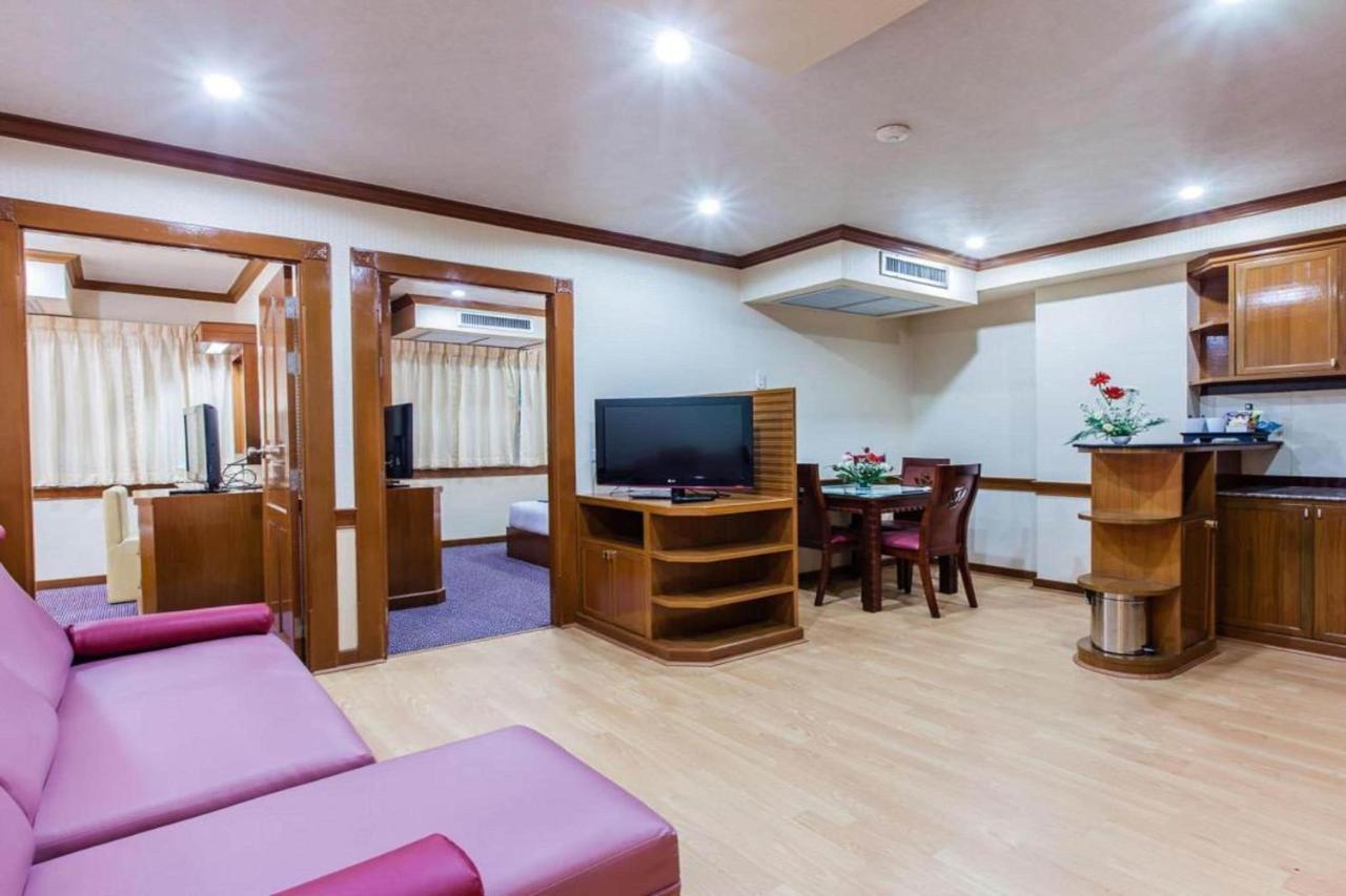 Oyo 796 Paradise Sukhumvit Hotel 방콕 외부 사진